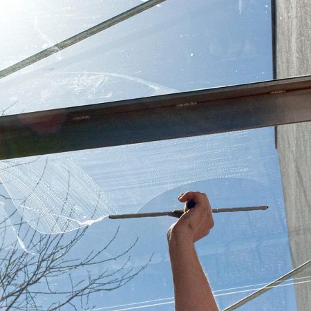 Fensterputzer Schwabach für Privathaushalte reinigt Wintergärten und Überdachungen.